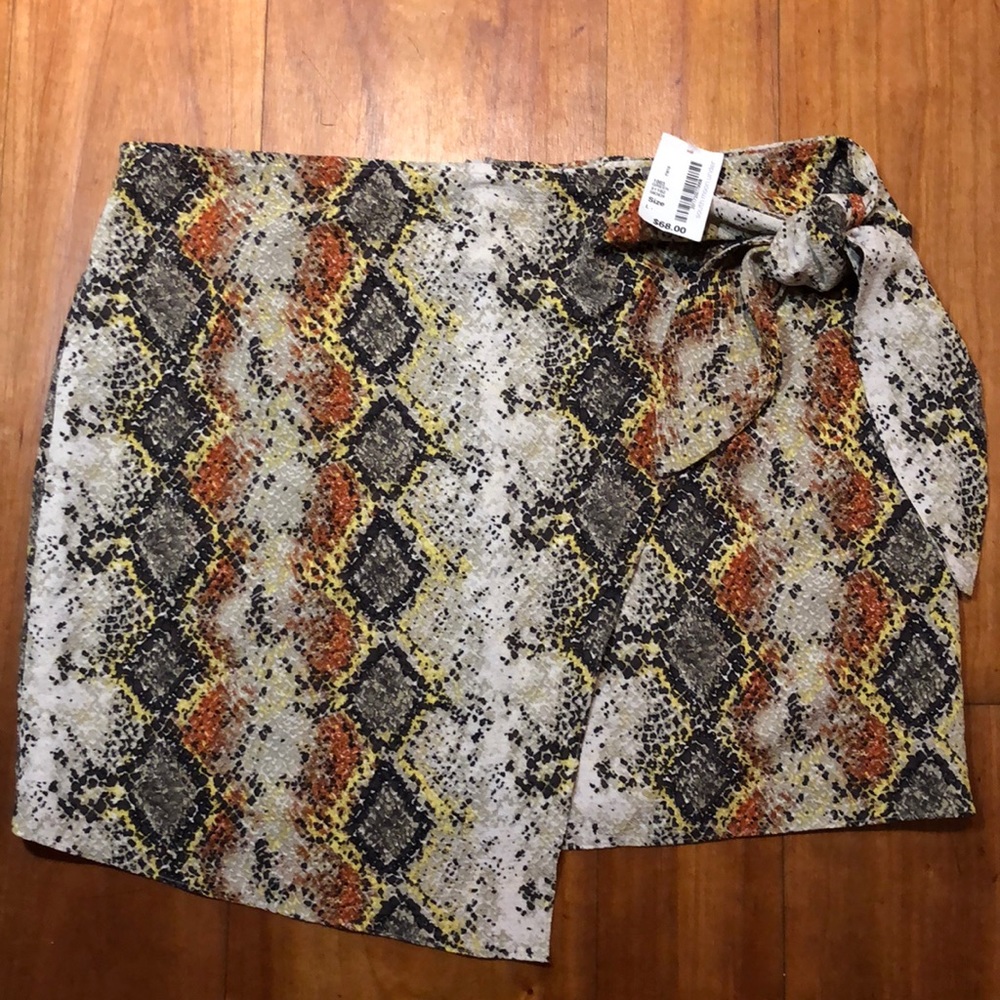 WRAP MINI SNAKESKIN SKIRT- A LOVE LIKE YOU - Picture 4 of 5